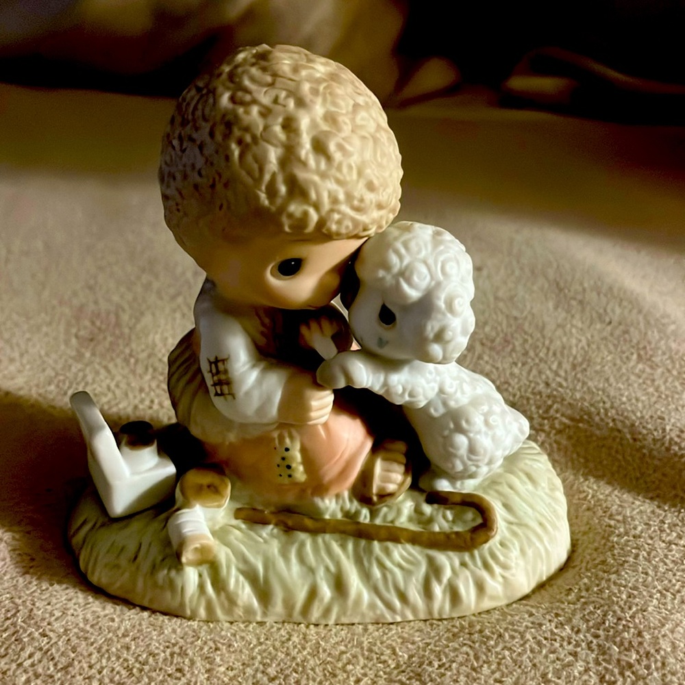 Precious Moments He careth for you 1976 excellent condition no chips or cracks